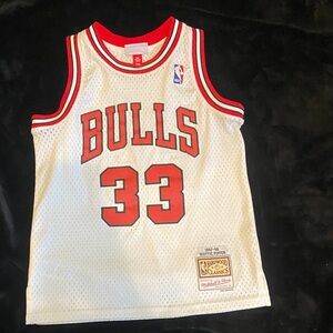 Mitchell & Ness Hardwood Classics Jersey- Chicago Bulls Scottie Pippen #33